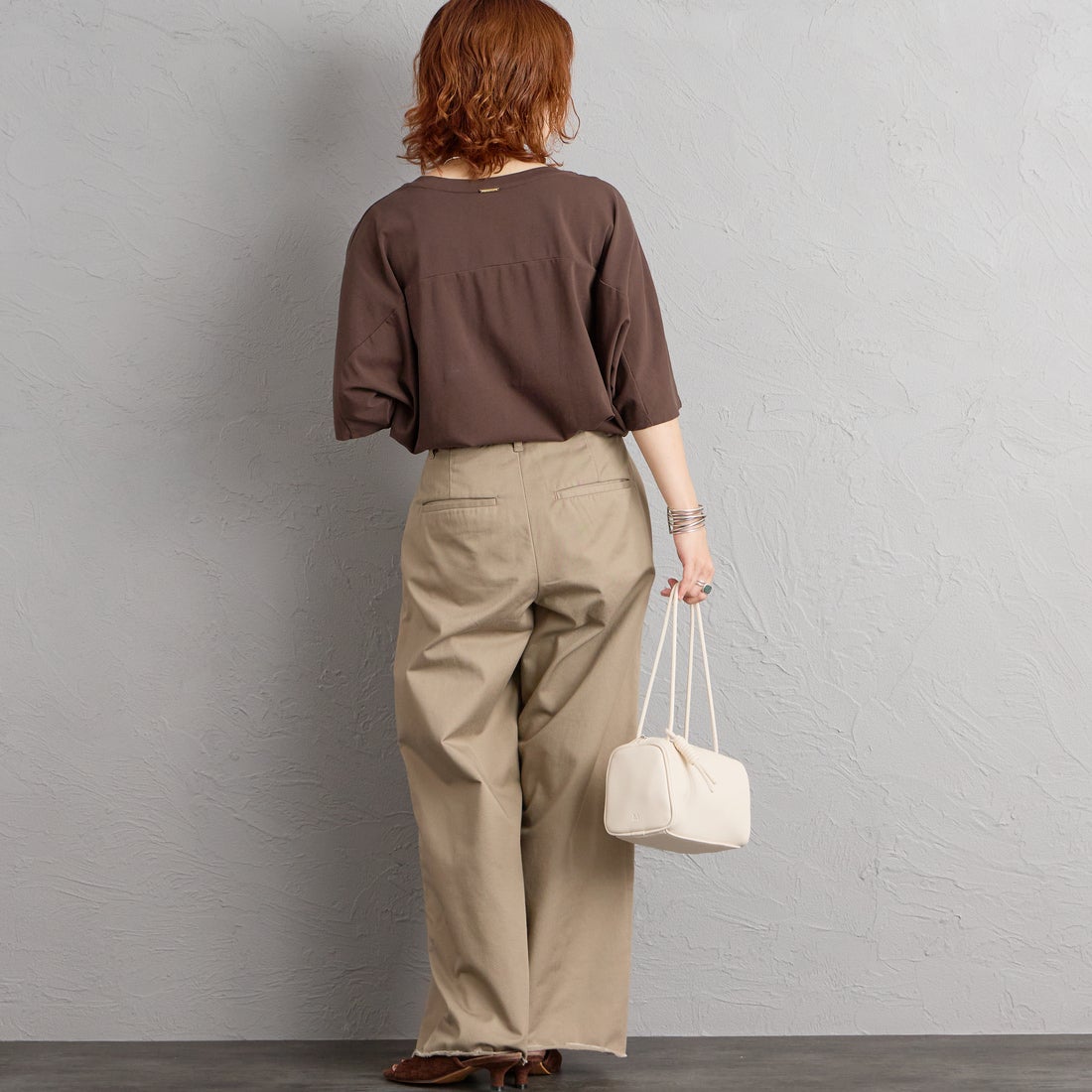 MICA&DEAL [マイカアンドディール] JACKSON プリント5分袖Tシャツ [0126309063] BROWN &&モデル身長：158cm 着用サイズ：F&&EAL [マイカアンドディール] JACKSON プリント5分袖Tシャツ [0126309063]