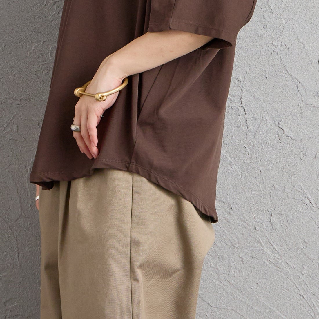 MICA&DEAL [マイカアンドディール] JACKSON プリント5分袖Tシャツ [0126309063] BROWN &&モデル身長：158cm 着用サイズ：F&&