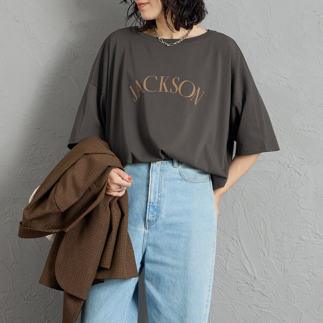 MICA&DEAL [マイカアンドディール] JACKSON プリント5分袖Tシャツ [0126309063] CHARCOAL &&モデル身長：160cm 着用サイズ：F&&