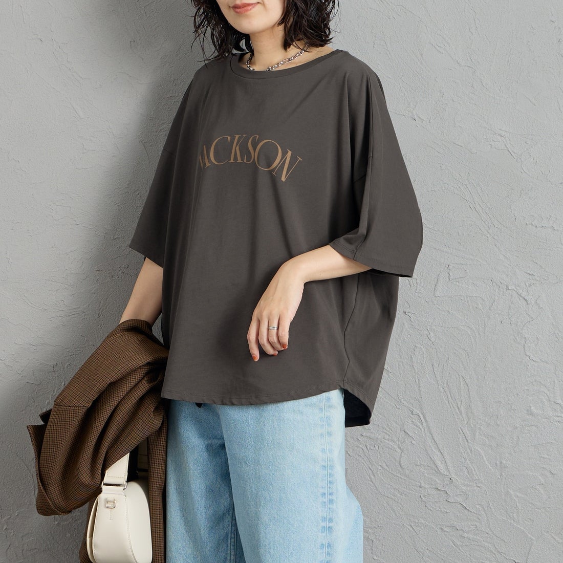 MICA&DEAL [マイカアンドディール] JACKSON プリント5分袖Tシャツ [0126309063] CHARCOAL &&モデル身長：160cm 着用サイズ：F&&