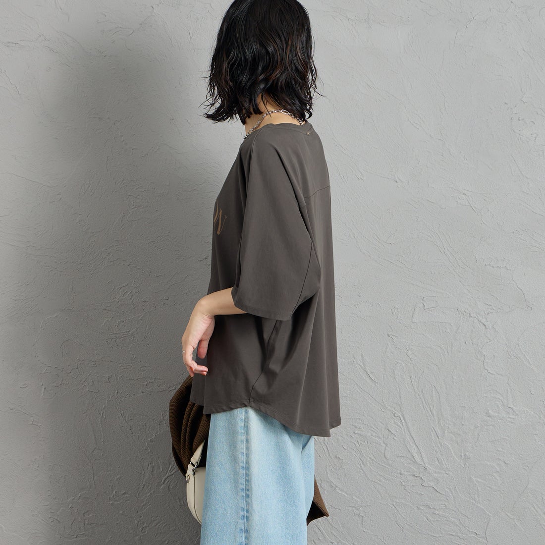 MICA&DEAL [マイカアンドディール] JACKSON プリント5分袖Tシャツ [0126309063] CHARCOAL &&モデル身長：160cm 着用サイズ：F&&