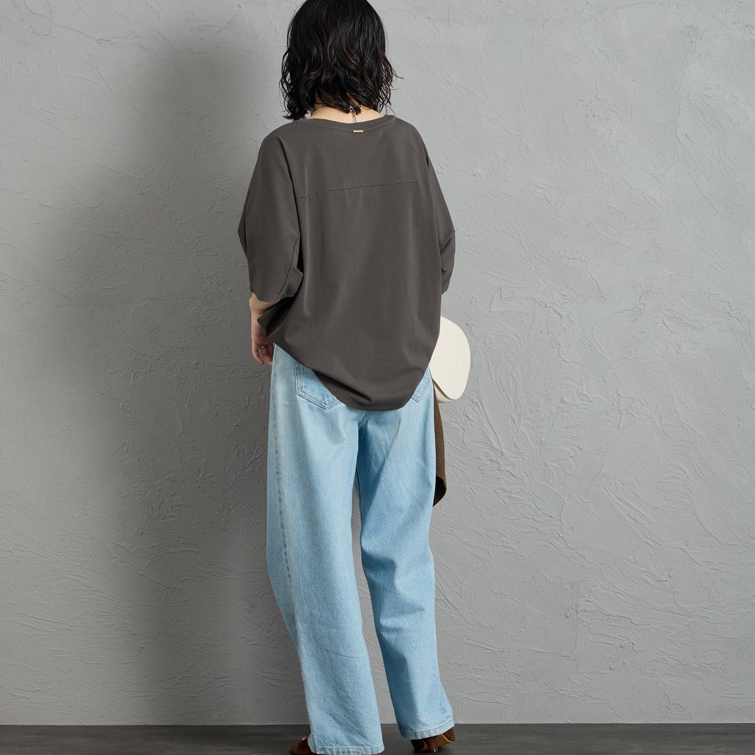 MICA&DEAL [マイカアンドディール] JACKSON プリント5分袖Tシャツ [0126309063] CHARCOAL &&モデル身長：160cm 着用サイズ：F&&
