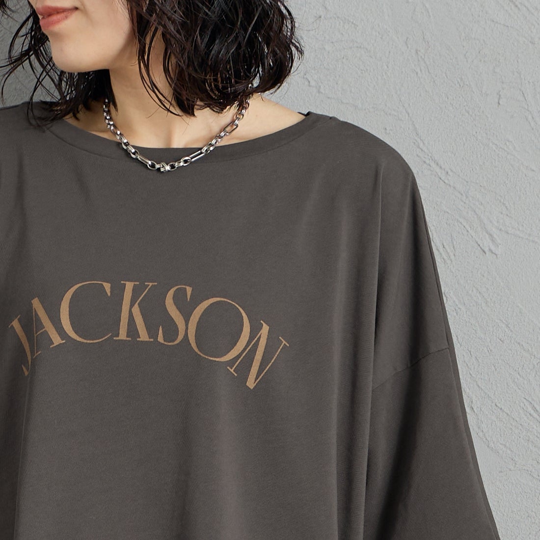 MICA&DEAL [マイカアンドディール] JACKSON プリント5分袖Tシャツ [0126309063] CHARCOAL &&モデル身長：160cm 着用サイズ：F&&