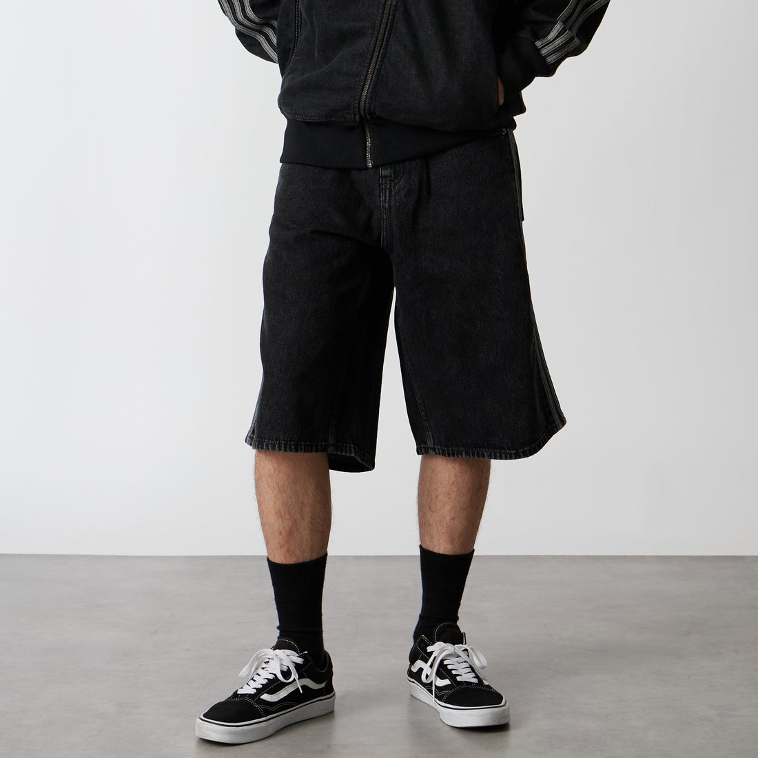 adidas Originals [アディダス オリジナルス] ファイヤーバード デニムショーツ [WF818] KD1498 &&モデル身長：177cm 着用サイズ：30&&