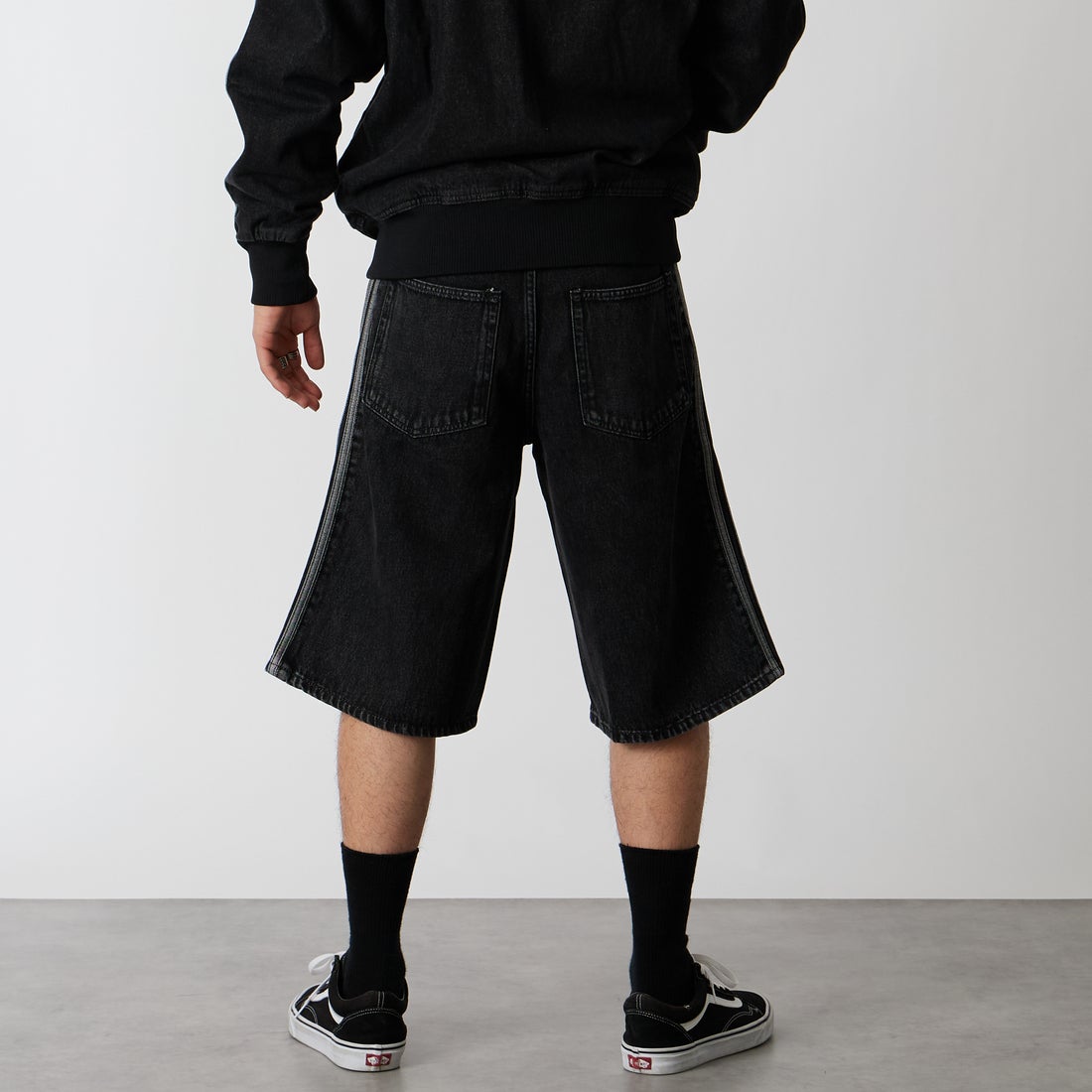 adidas Originals [アディダス オリジナルス] ファイヤーバード デニムショーツ [WF818] KD1498 &&モデル身長：177cm 着用サイズ：30&&