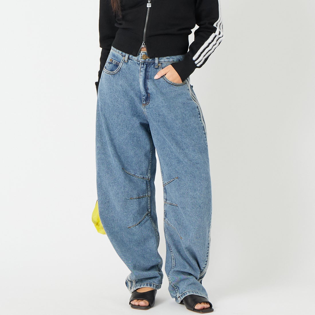 adidas Originals [アディダス オリジナルス] ハイライズ バレルレッグデニムパンツ [CD790] KQ6476 &&モデル身長：162cm 着用サイズ：25-30&&