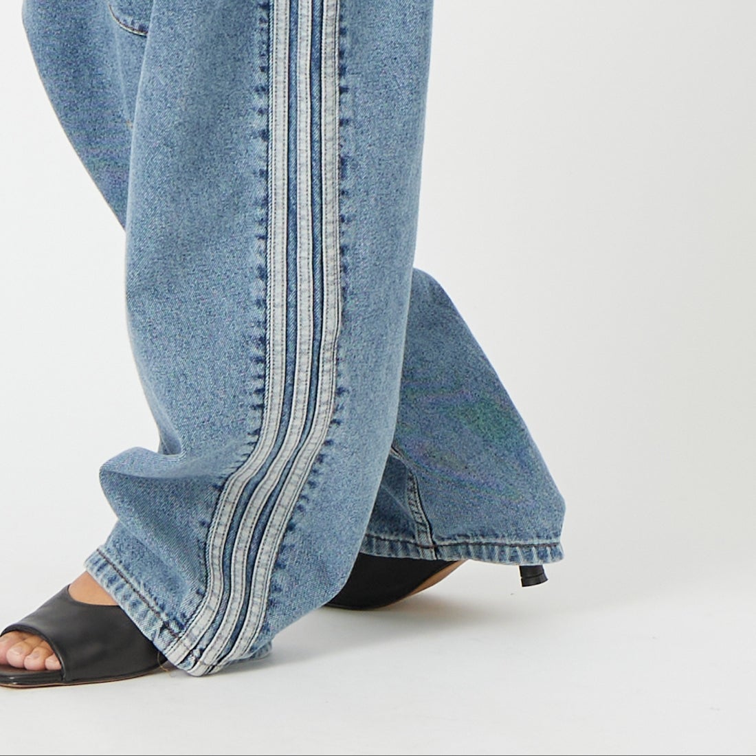 adidas Originals [アディダス オリジナルス] ハイライズ バレルレッグデニムパンツ [CD790] KQ6476 &&モデル身長：162cm 着用サイズ：25-30&&