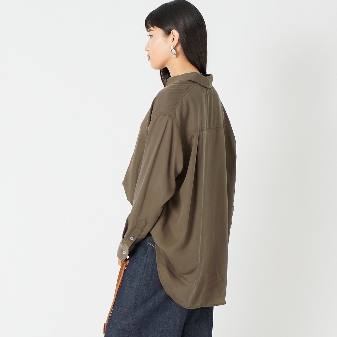 MICA&DEAL [マイカアンドディール] フィブリル2WAYシャツ [0126301053] BROWN &&モデル身長：162cm 着用サイズ：F&&