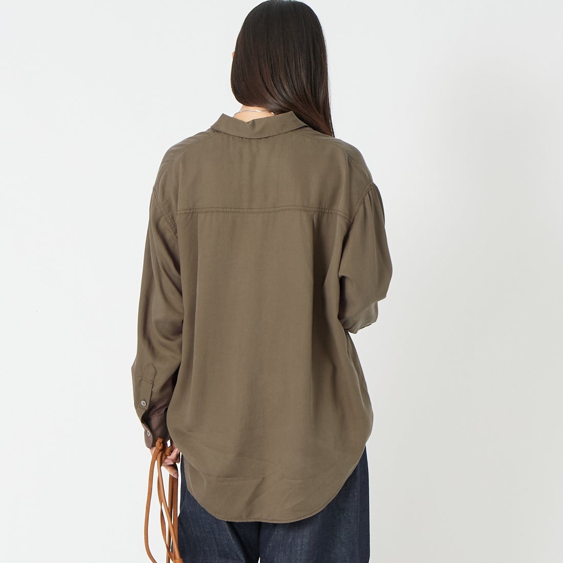 MICA&DEAL [マイカアンドディール] フィブリル2WAYシャツ [0126301053] BROWN &&モデル身長：162cm 着用サイズ：F&&