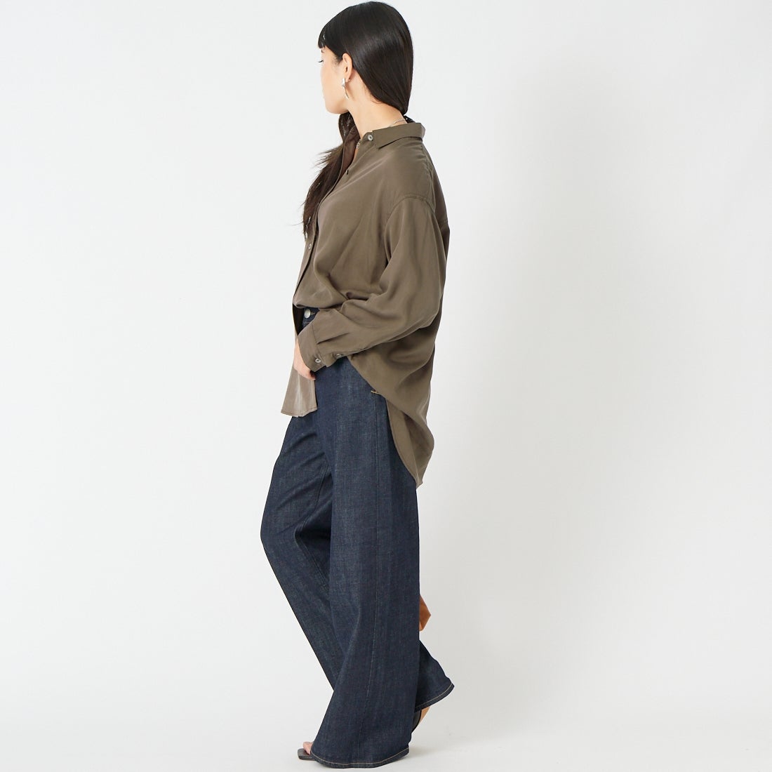 MICA&DEAL [マイカアンドディール] フィブリル2WAYシャツ [0126301053] BROWN &&モデル身長：162cm 着用サイズ：F&&