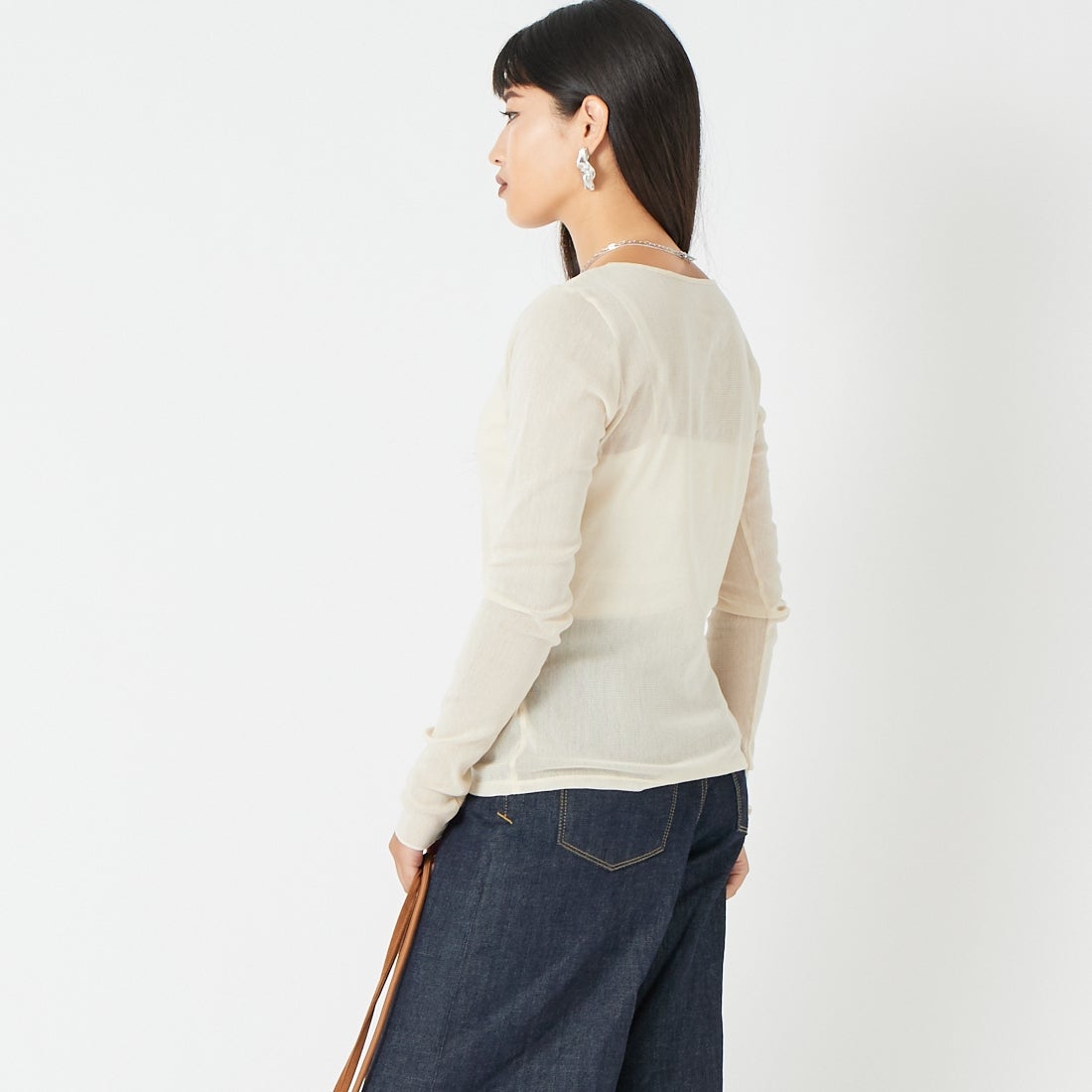 MICA&DEAL [マイカアンドディール] コットンチュールロングスリーブTシャツ [0126309065] ECRU &&モデル身長：162cm 着用サイズ：F&&