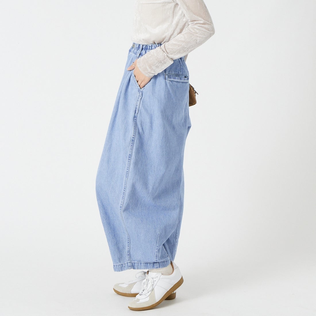 HARVESTY [ハーベスティ] 10ozデニムサーカスパンツ [A12626] 93 L.BLUE &&モデル身長：162cm 着用サイズ：0&&