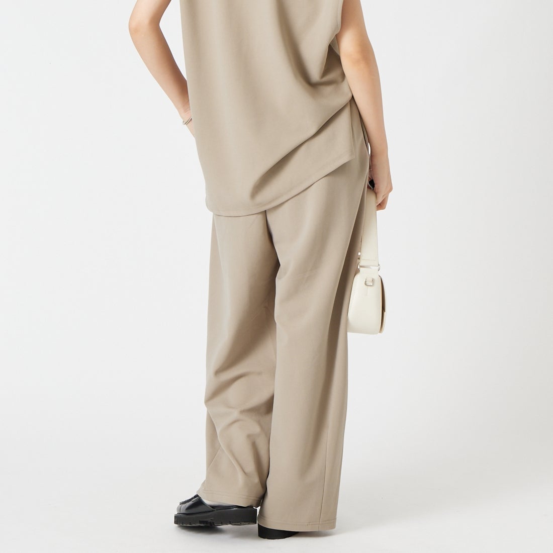 CLOCHE [クロシェ] ジョーゼットカーブパンツ [65286526] ﾍﾞｰｼﾞｭ &&モデル身長：162cm 着用サイズ：2&&
