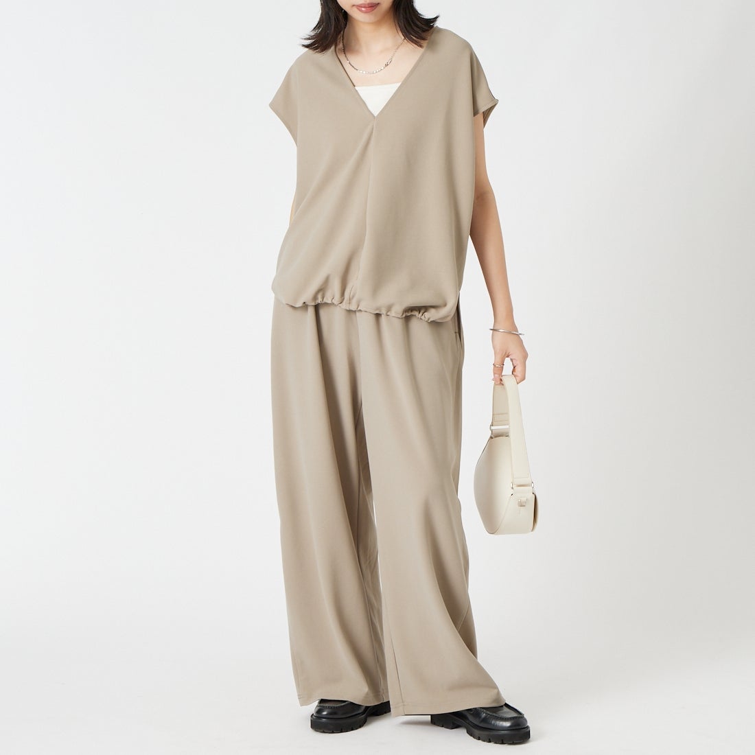 CLOCHE [クロシェ] ジョーゼットカーブパンツ [65286526] ﾍﾞｰｼﾞｭ &&モデル身長：162cm 着用サイズ：2&&