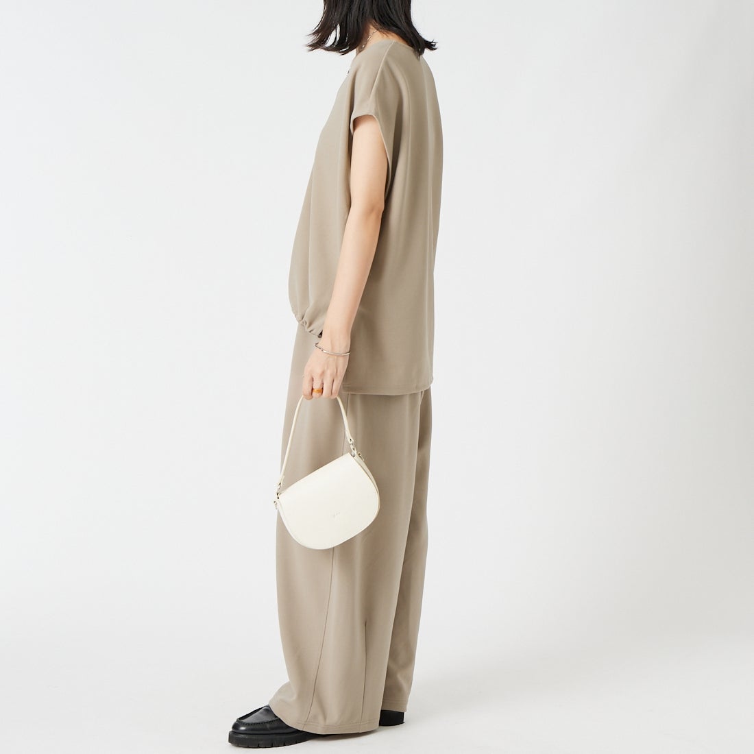 CLOCHE [クロシェ] ジョーゼットカーブパンツ [65286526] ﾍﾞｰｼﾞｭ &&モデル身長：162cm 着用サイズ：2&&
