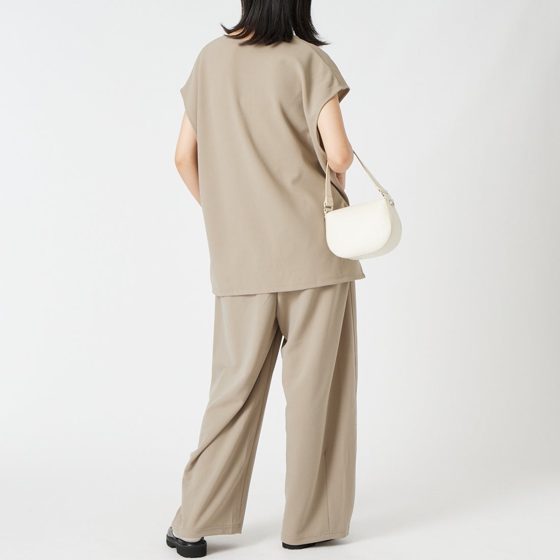 CLOCHE [クロシェ] ジョーゼットカーブパンツ [65286526] ﾍﾞｰｼﾞｭ &&モデル身長：162cm 着用サイズ：2&&