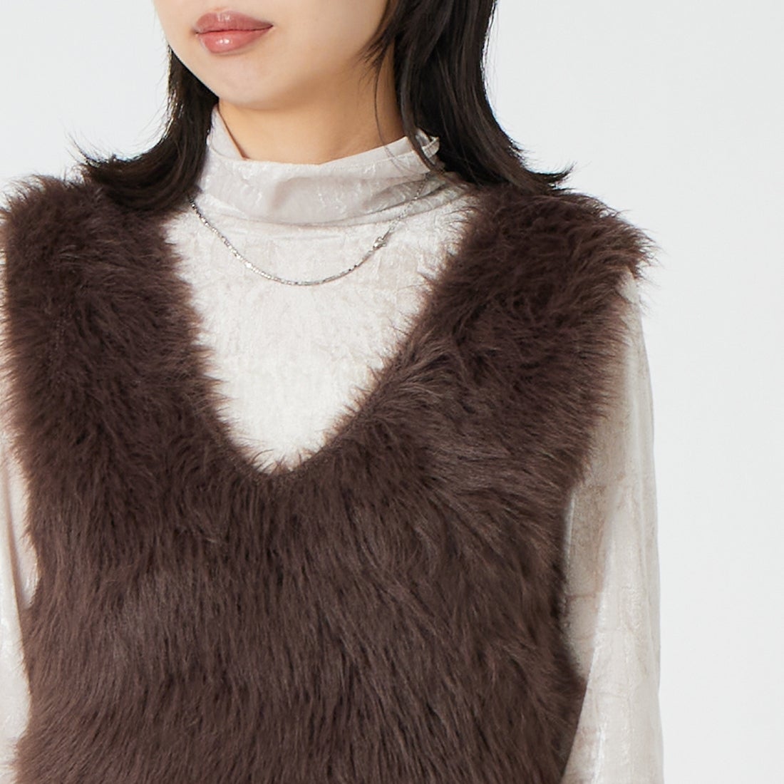 DIGNITE COLLIER [ディニテコリエ] フェザーニットベスト [80269701] 036 ﾌﾞﾗｳﾝ &&モデル身長：162cm 着用サイズ：F&&