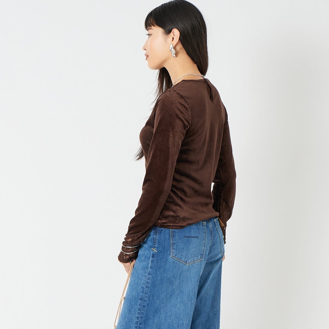 &g'aime [アンジェム] シアーベロア袖レーストップス [557-69111] ﾌﾞﾗｳﾝ &&モデル身長：162cm 着用サイズ：F&&