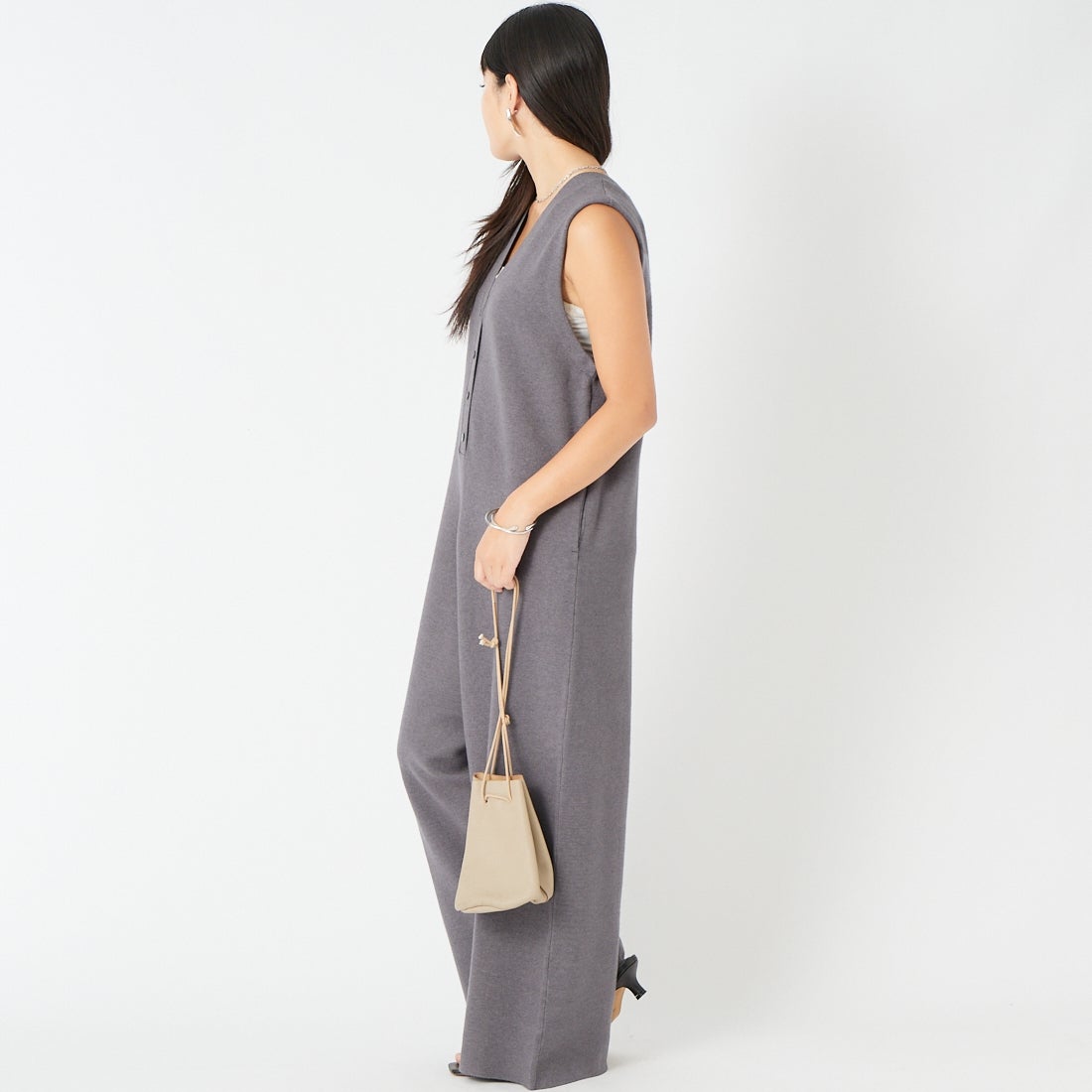 CLOCHE [クロシェ] 前後2WAYニットオールインワン [65285572] ﾁｬｺｰﾙ &&モデル身長：162cm 着用サイズ：2&&