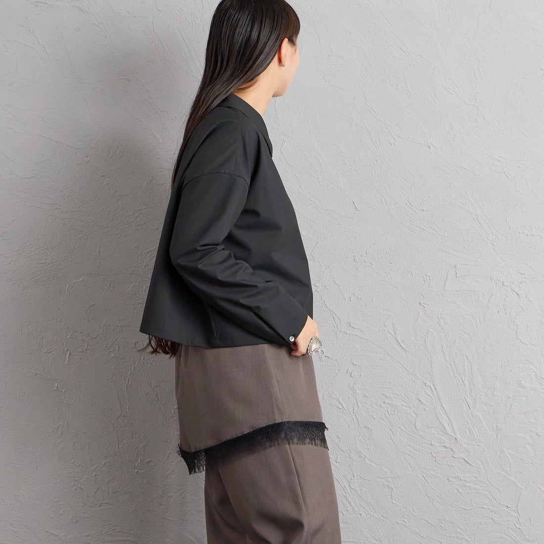 mizuiro ind [ミズイロインド] T/Rワイドシャツ [3-230129] 99 BLACK &&モデル身長：156cm 着用サイズ：F&&