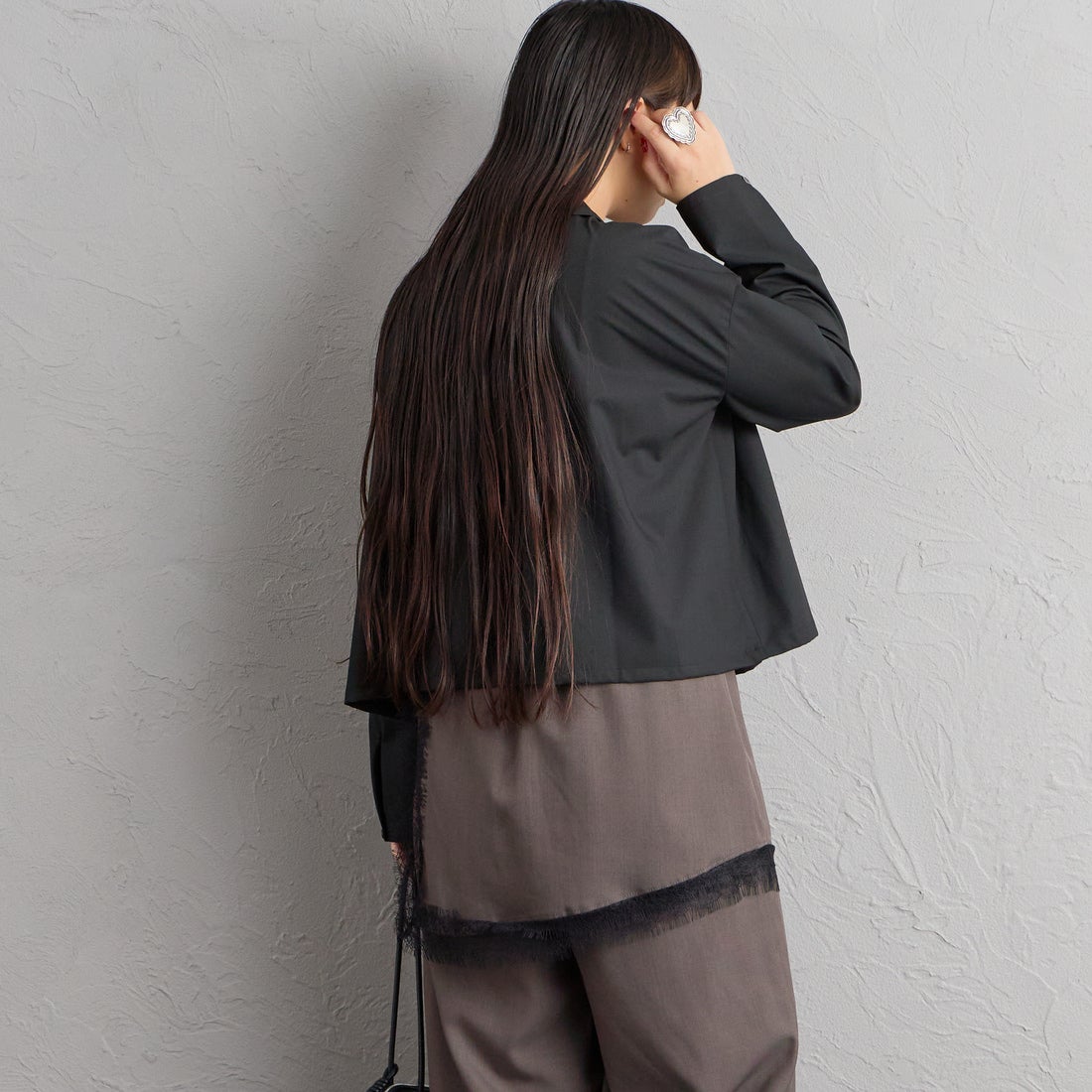 mizuiro ind [ミズイロインド] T/Rワイドシャツ [3-230129] 99 BLACK &&モデル身長：156cm 着用サイズ：F&&