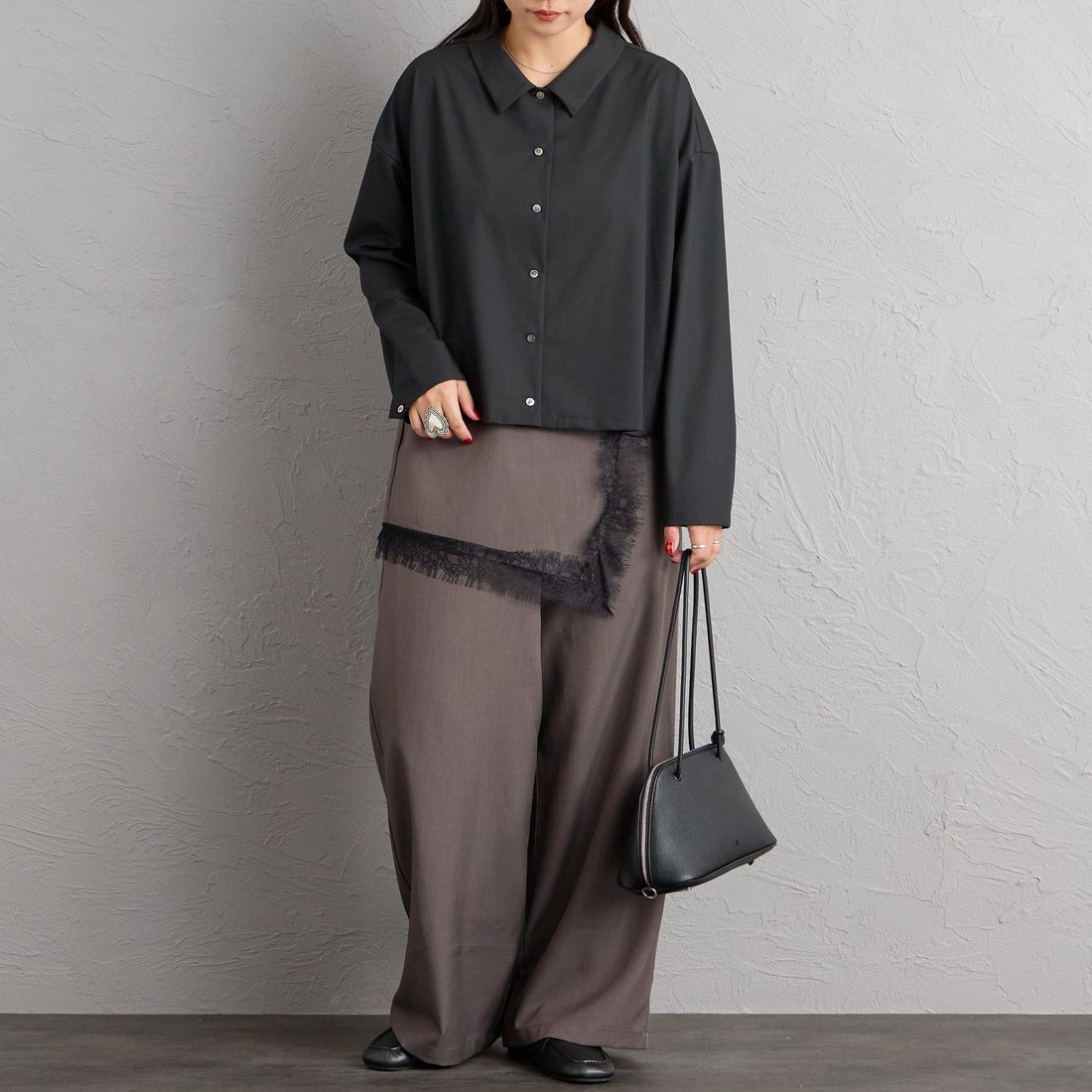 mizuiro ind [ミズイロインド] T/Rワイドシャツ [3-230129] 99 BLACK &&モデル身長：156cm 着用サイズ：F&&