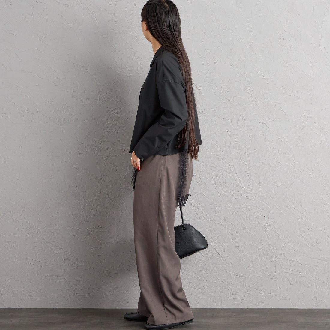 mizuiro ind [ミズイロインド] T/Rワイドシャツ [3-230129] 99 BLACK &&モデル身長：156cm 着用サイズ：F&&