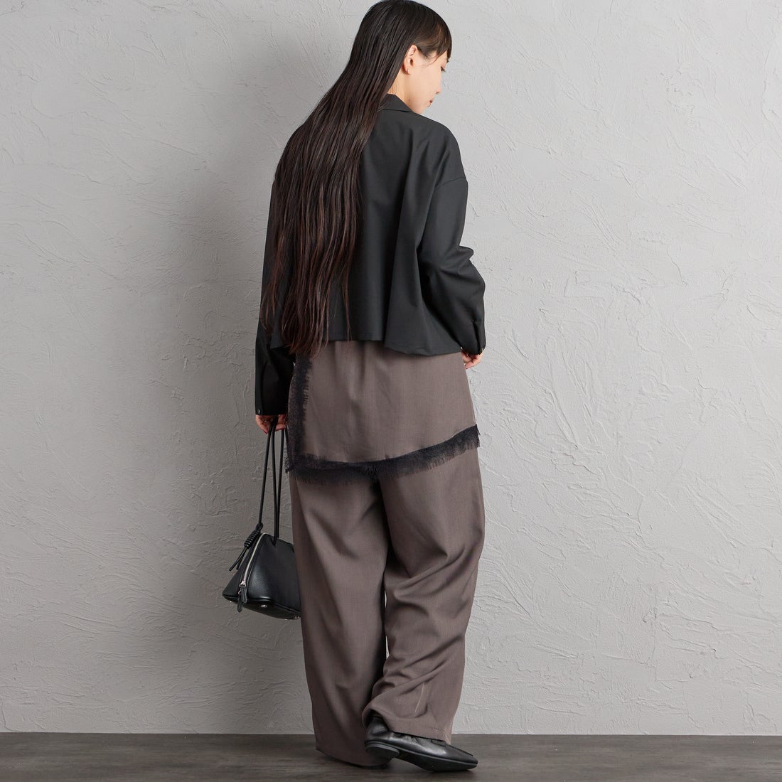 mizuiro ind [ミズイロインド] T/Rワイドシャツ [3-230129] 99 BLACK &&モデル身長：156cm 着用サイズ：F&&