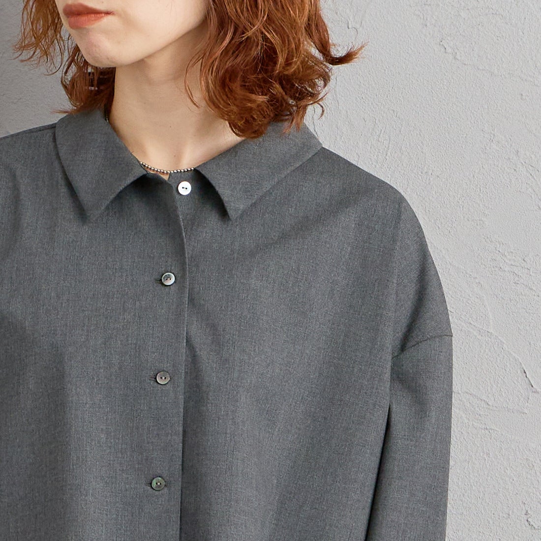 mizuiro ind [ミズイロインド] T/Rワイドシャツ [3-230129] 92 C.GRAY &&モデル身長：158cm 着用サイズ：F&&