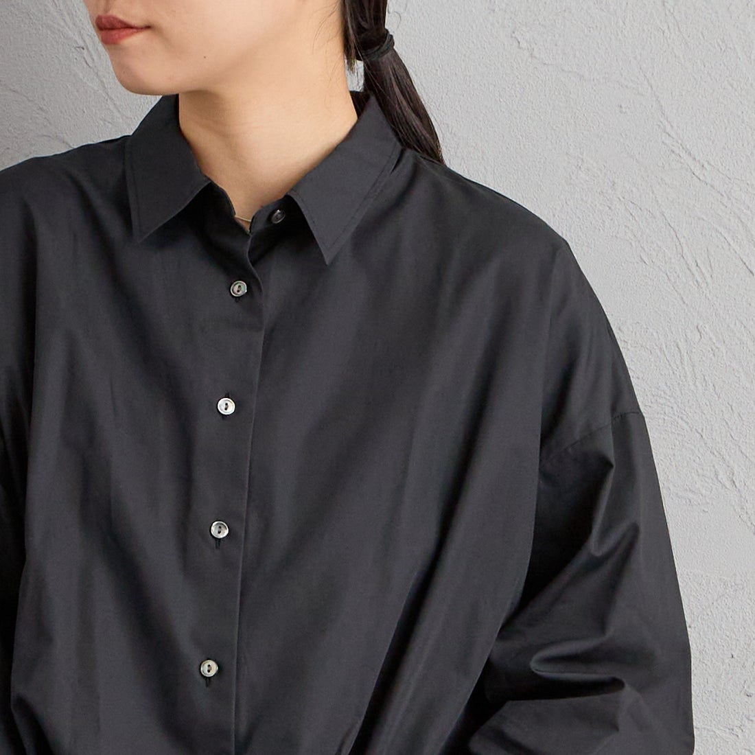 mizuiro ind [ミズイロインド] ロングスリーブバルーンシャツ [3-230132] 99 BLACK &&モデル身長：156cm 着用サイズ：F&&
