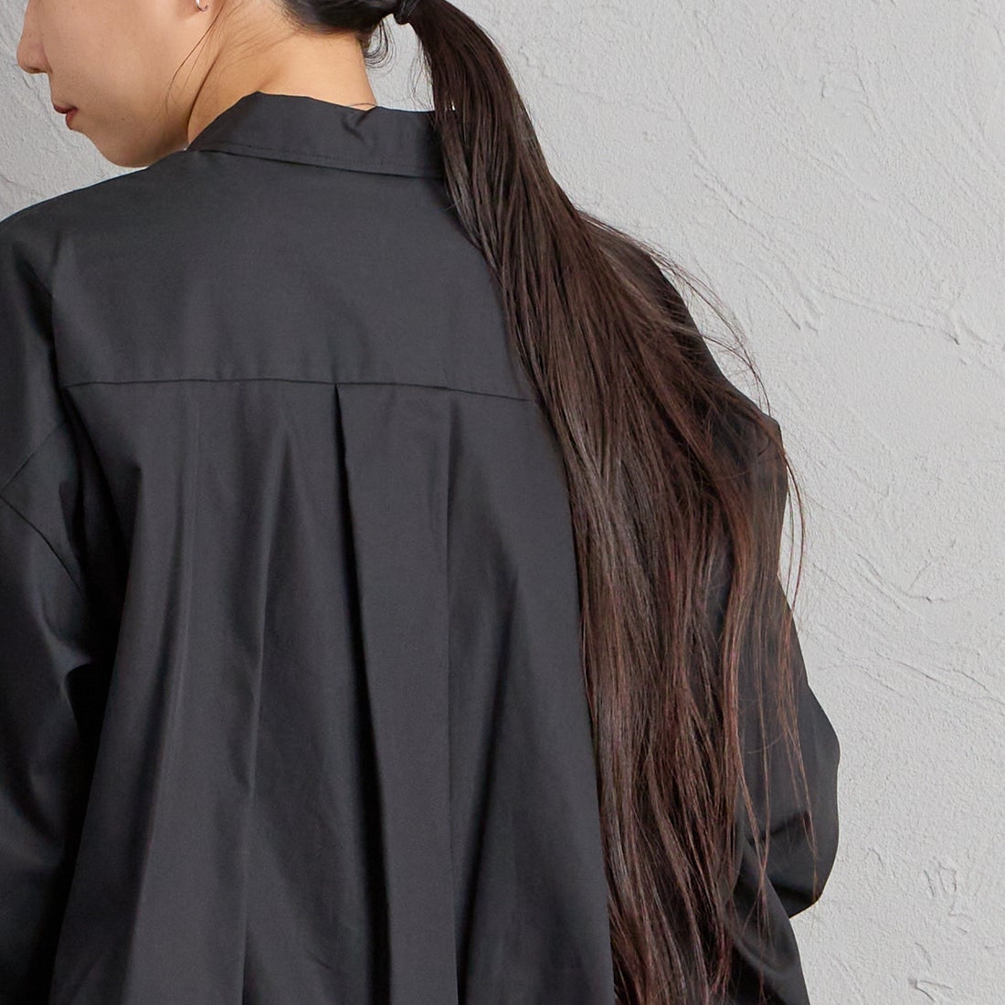 mizuiro ind [ミズイロインド] ロングスリーブバルーンシャツ [3-230132] 99 BLACK &&モデル身長：156cm 着用サイズ：F&&