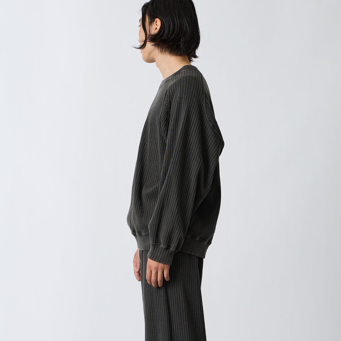 iori [イオリ] 別注 ランダムリブロングスリーブスウェット [IORI92-JF] CHARCOAL &&モデル身長：175cm 着用サイズ：2&&