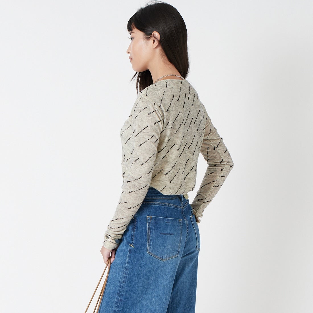 ROTA CANAL [ロタ カナル] フロッキープリントシアートップス [3205-262002] CHARCOAL &&モデル身長：162cm 着用サイズ：F&&