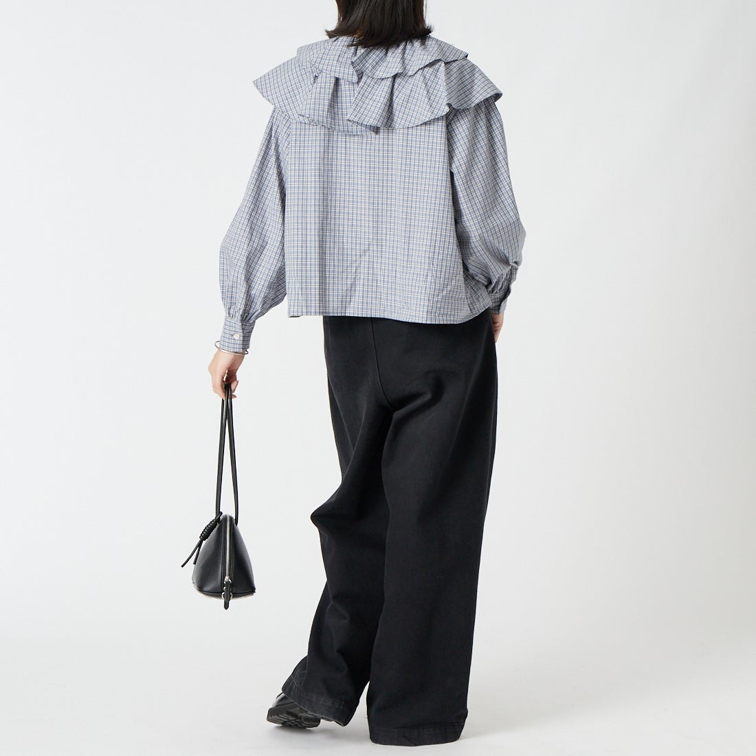 Jf Ready Made [ジェイエフレディメイド] ラッフルデザインブラウス [3204302] 540 ﾌﾞﾙｰ &&モデル身長：162cm 着用サイズ：F&&