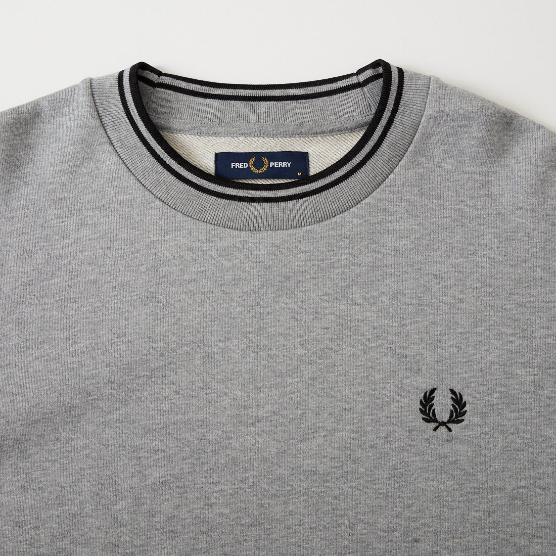 FRED PERRY [フレッドペリー] ツインティップライン オーバーサイズ ワンポイントロゴ刺繍スウェット [M3497] 420 STEEL