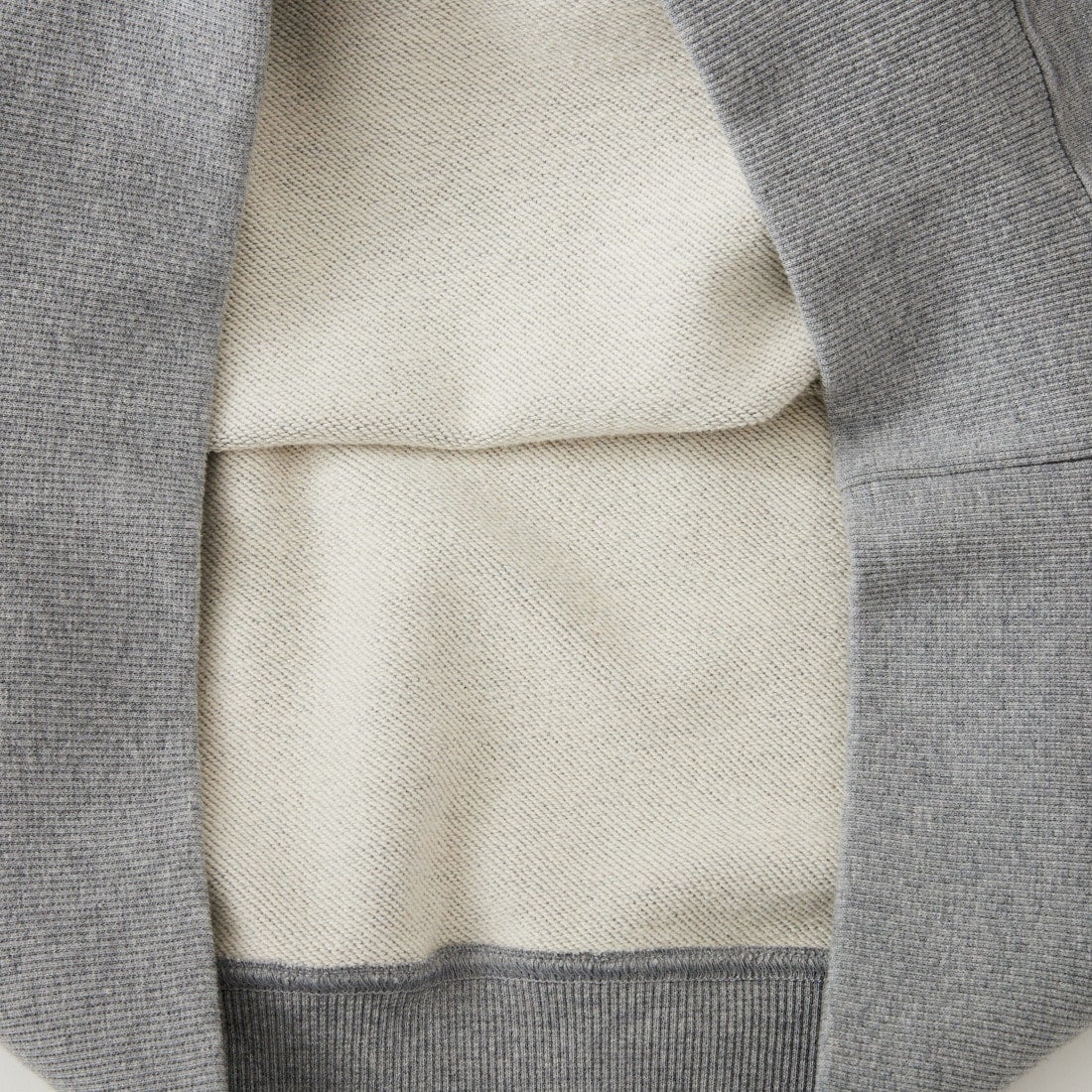 FRED PERRY [フレッドペリー] ツインティップライン オーバーサイズ ワンポイントロゴ刺繍スウェット [M3497] 420 STEEL