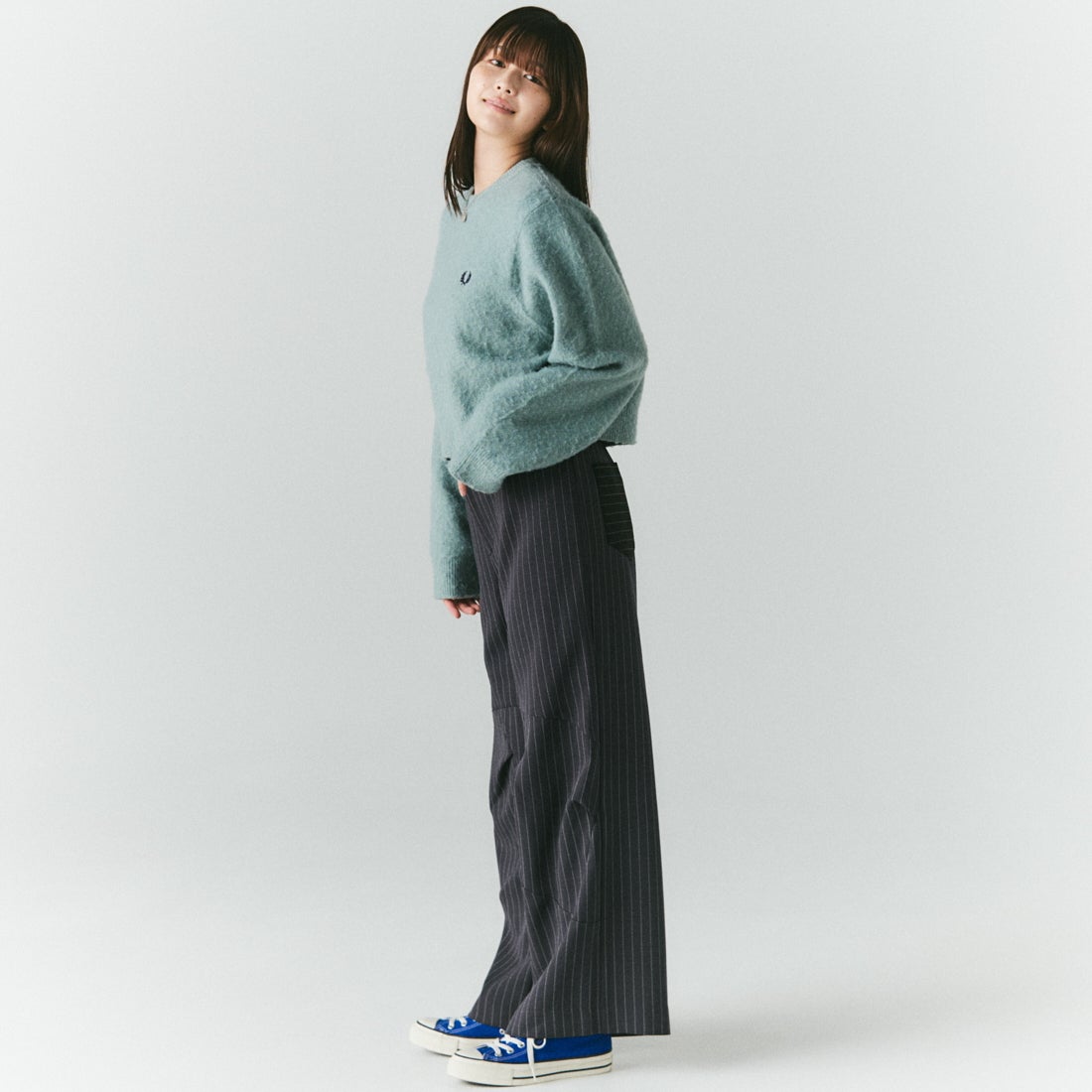 FRED PERRY [フレッドペリー] 別注 ワンポイントロゴ刺繍 クロップド丈 シャギーニットプルオーバー [FPW-26A-010-JF] SILVER BLU