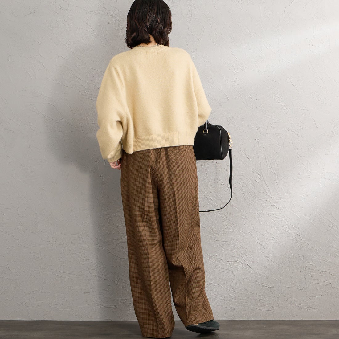 FRED PERRY [フレッドペリー] 別注 ワンポイントロゴ刺繍 クロップド丈 シャギーニットプルオーバー [FPW-26A-010-JF] OATMEAL &&モデル身長：160cm 着用サイズ：10&&