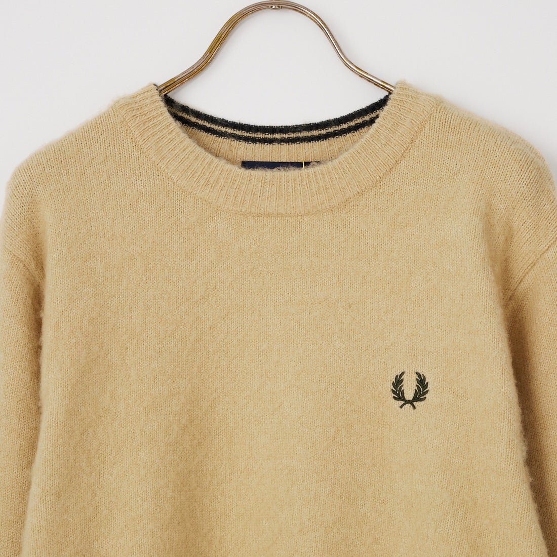 FRED PERRY [フレッドペリー] 別注 ワンポイントロゴ刺繍 クロップド丈 シャギーニットプルオーバー [FPW-26A-010-JF] OATMEAL