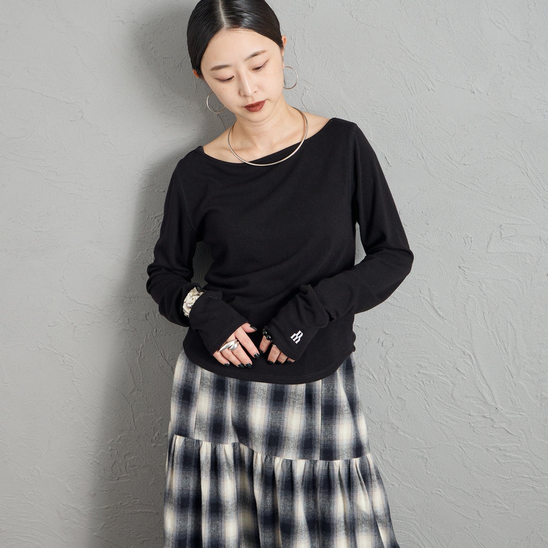 nenom [ネノム] 2WAY ボートネック オフショルカットソー [NE26332010] 09 BLACK &&モデル身長：150cm 着用サイズ：F&&