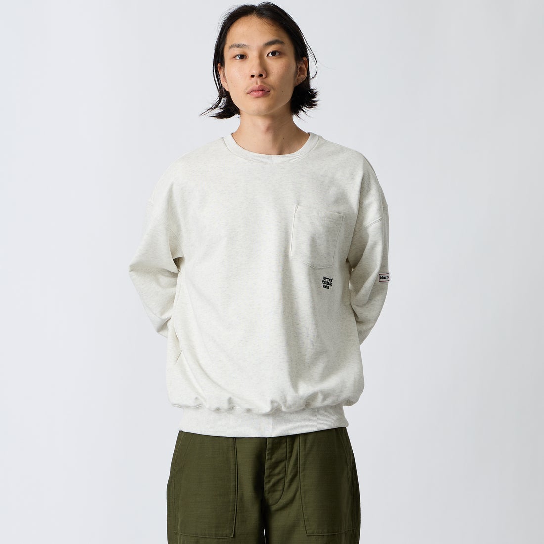 Marmot [マーモット] 別注 ワンポイントロゴ刺繍 ポケットスウェット [MTFW26USW331IN-JF] ASH GRAY &&モデル身長：175cm 着用サイズ：M&&