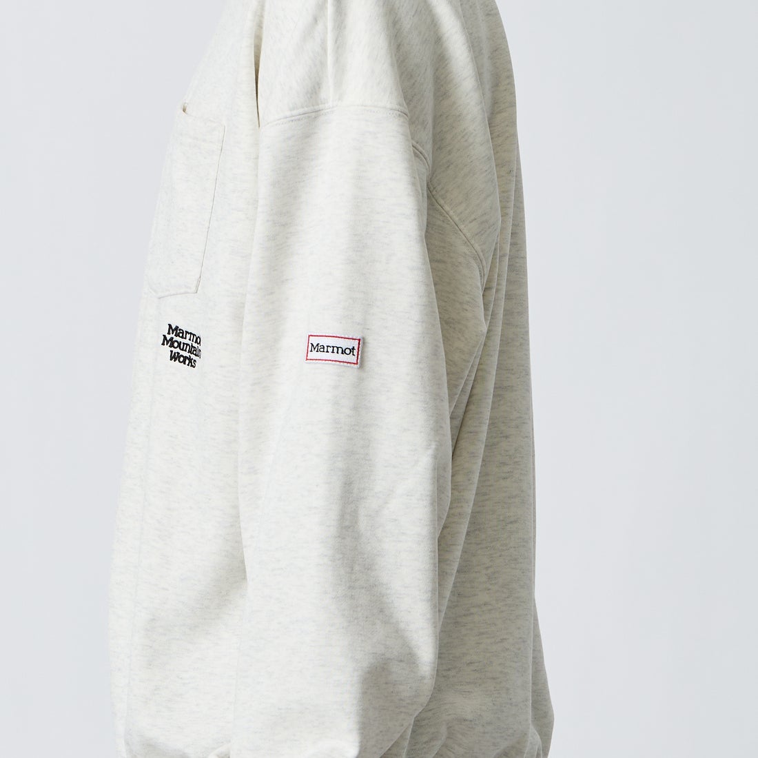 Marmot [マーモット] 別注 ワンポイントロゴ刺繍 ポケットスウェット [MTFW26USW331IN-JF] ASH GRAY &&モデル身長：175cm 着用サイズ：M&&
