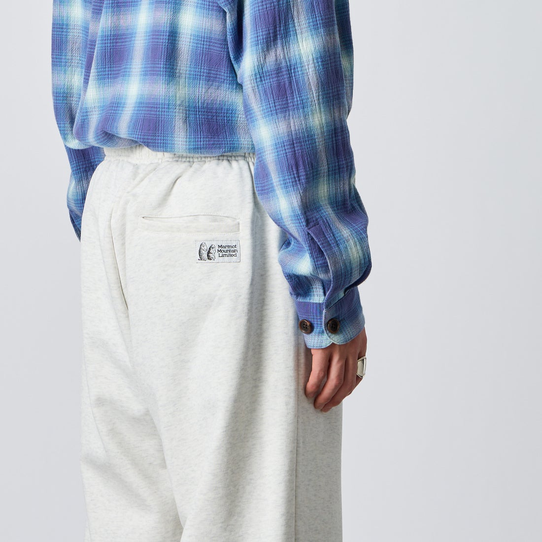 Marmot [マーモット] 別注 ワンポイントロゴ刺繍スウェットパンツ [MTFW26USW335IN-JF] ASH GRAY