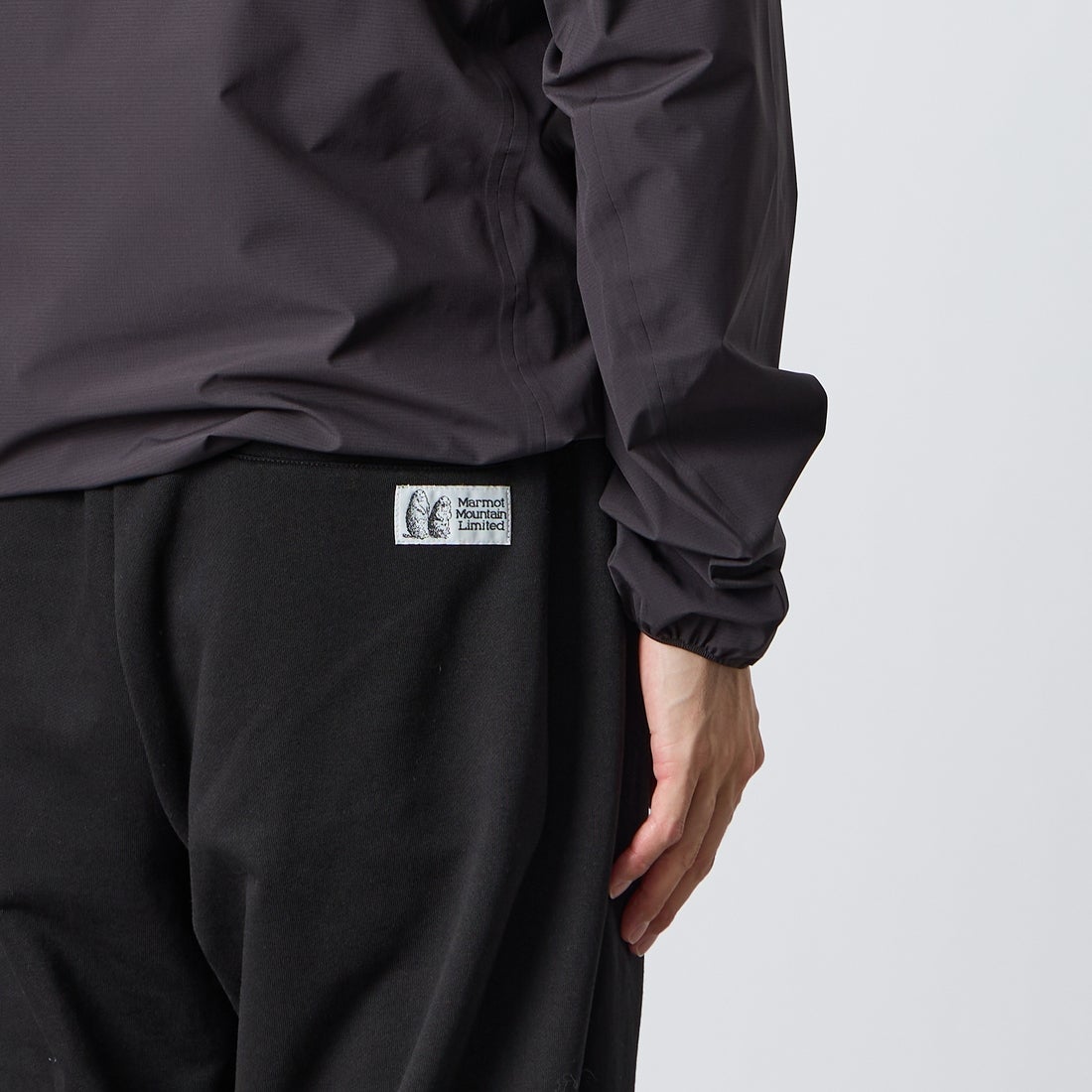 Marmot [マーモット] 別注 ワンポイントロゴ刺繍スウェットパンツ [MTFW26USW335IN-JF] BLACK