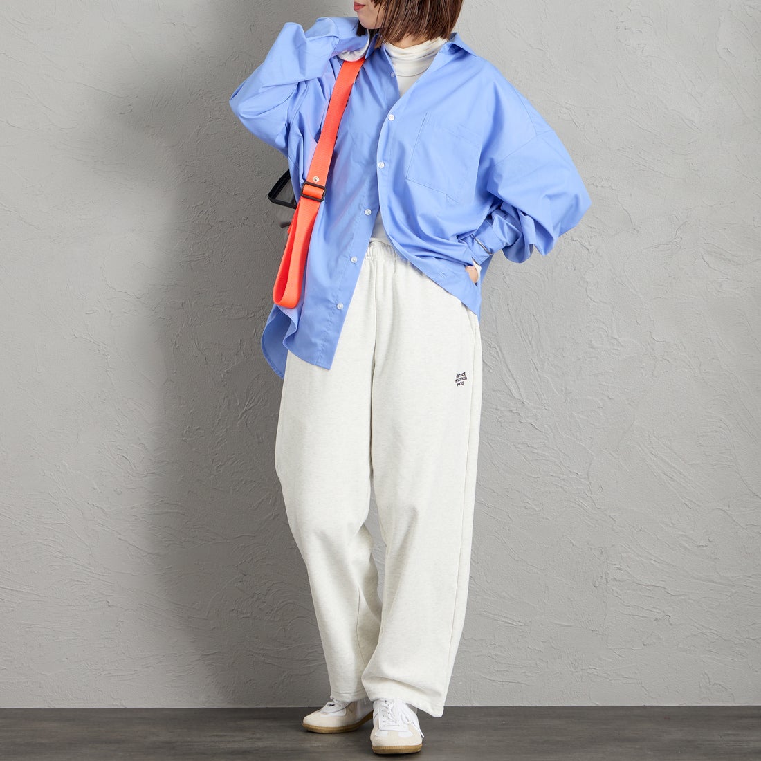 Marmot [マーモット] 別注 ワンポイントロゴ刺繍スウェットパンツ [MTFW26USW335IN-JF] ASH GRAY &&モデル身長：159cm 着用サイズ：S&&
