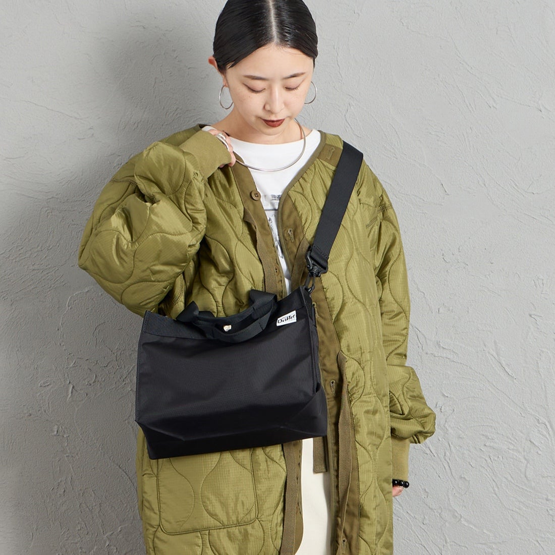 01 BLACK
