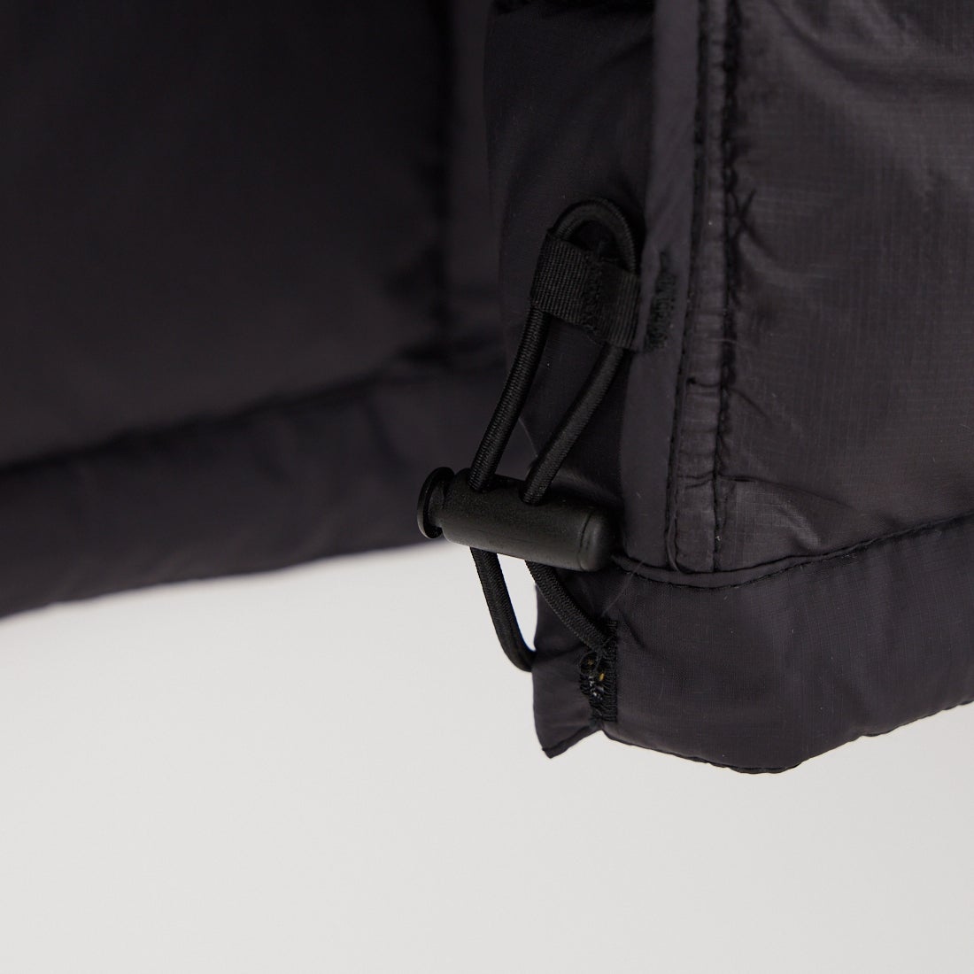 Marmot [マーモット] 別注 フード付き ライトダウンジャケット [MTFW26UDW328IN-JF] BLACK