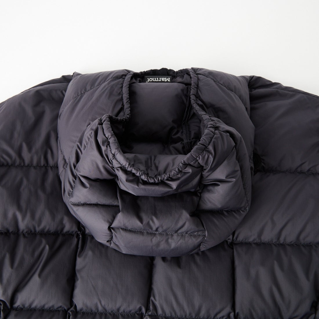 Marmot [マーモット] 別注 フード付き ライトダウンジャケット [MTFW26UDW328IN-JF] BLACK