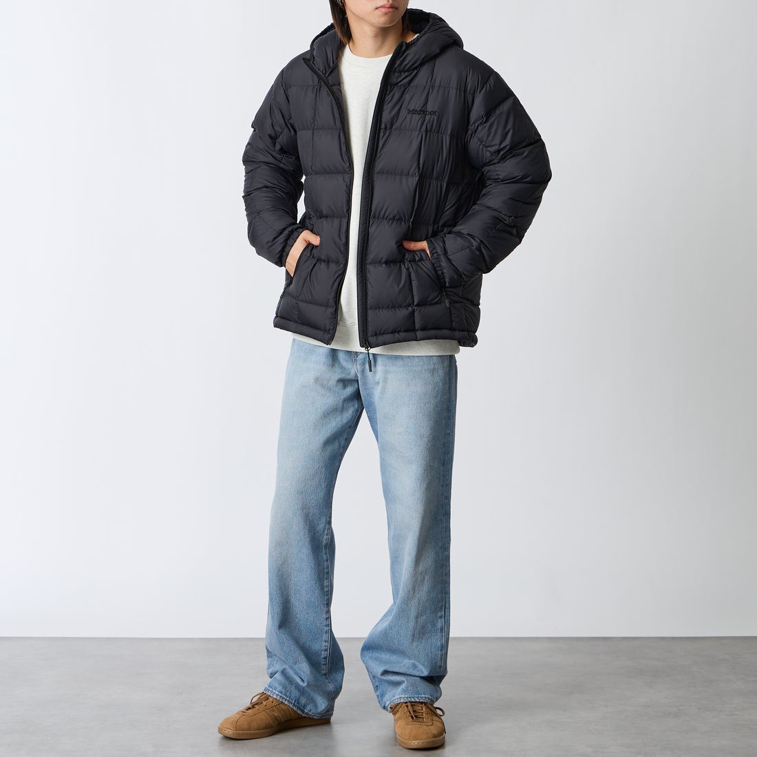 Marmot [マーモット] 別注 フード付き ライトダウンジャケット [MTFW26UDW328IN-JF] BLACK &&モデル身長：177cm 着用サイズ：L&&