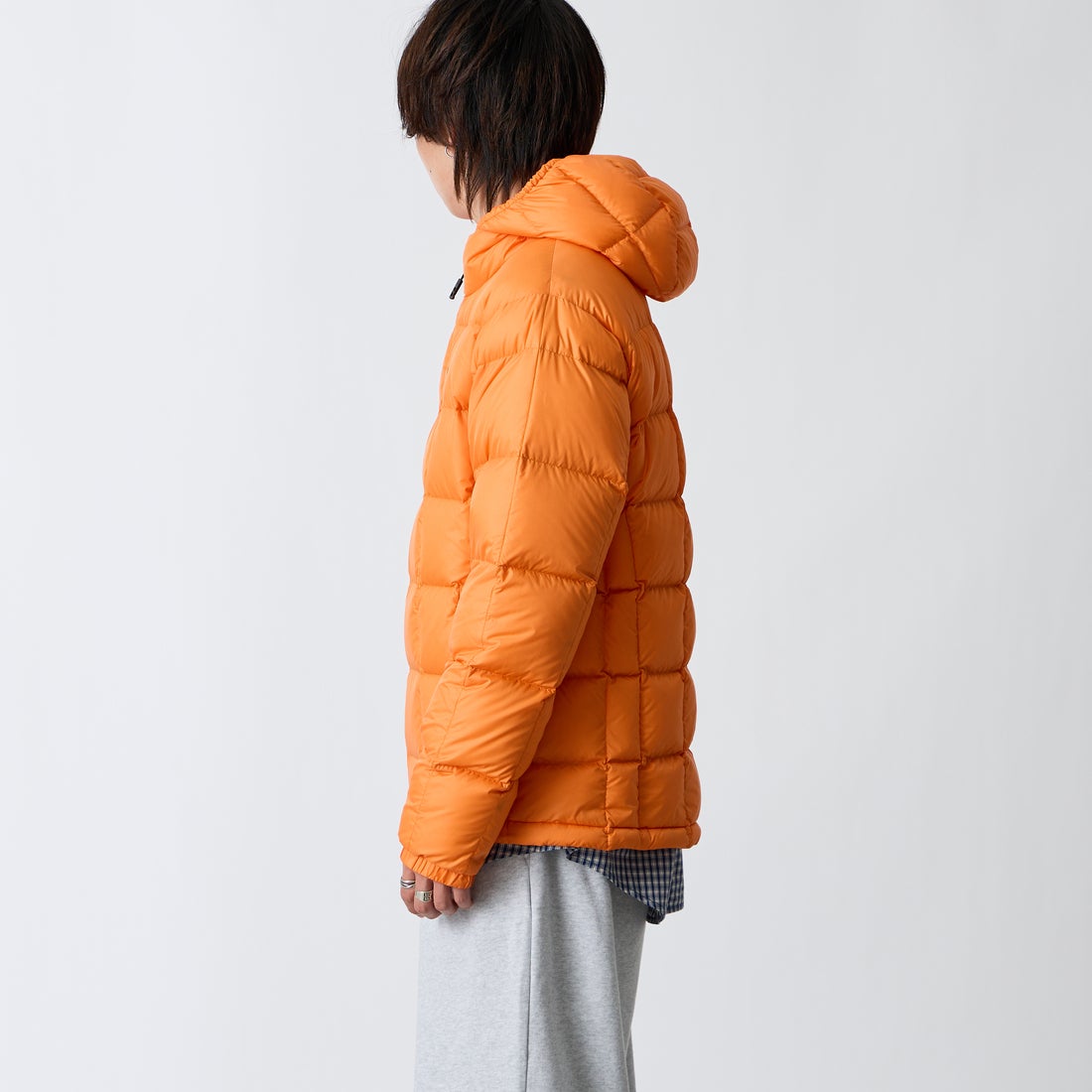 Marmot [マーモット] 別注 フード付き ライトダウンジャケット [MTFW26UDW328IN-JF] ORANGE &&モデル身長：177cm 着用サイズ：L&&